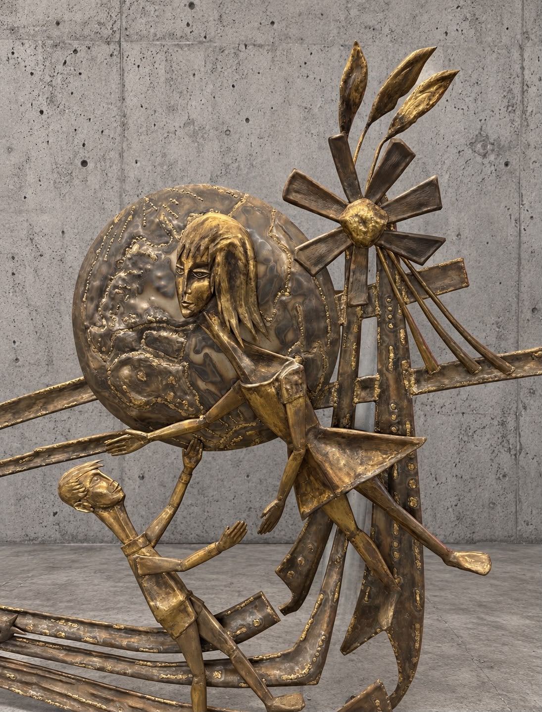Groot vintage metalen kunstwerk: Zon, mensen en vogels, 145 cm, Goud, Ophalen of Verzenden, Metaal