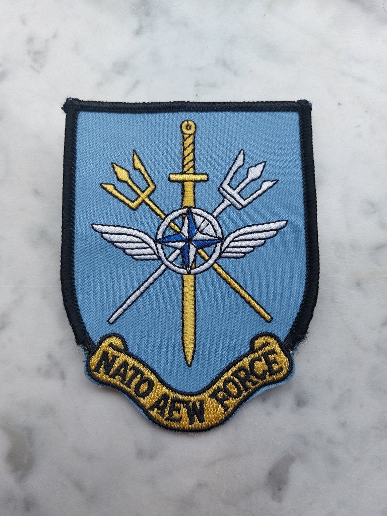 Padge NATO AEW Airborne Early Warning Force nieuw, Ophalen of Verzenden, Overige soorten, Nederland, Embleem of Badge