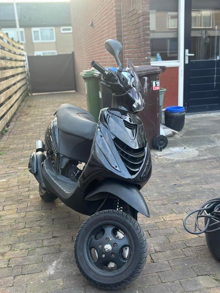 piaggio zip 70cc, Fietsen en Brommers, Scooters | Piaggio, Zo goed als nieuw, Zip, Maximaal 45 km/u, Tweetakt, Ophalen