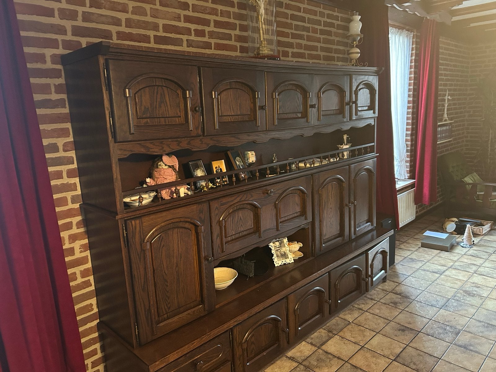 Massief houten dressoir met vitrinekast, Gebruikt, 200 cm of meer, 150 tot 200 cm, Ophalen of Verzenden