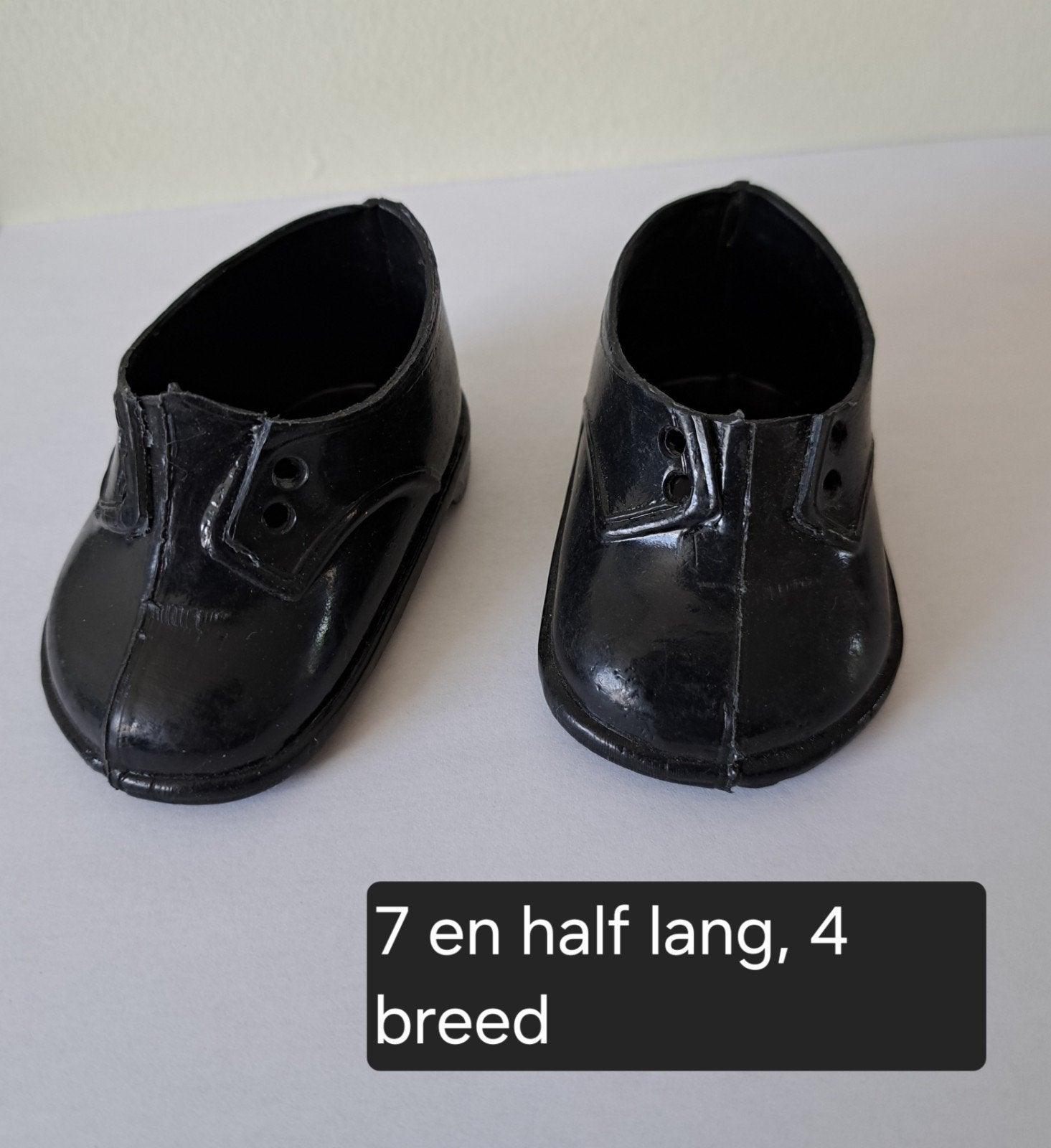 Poppenschoentjes, 2 paar, plastic, voor bv Wildebras pop, Ophalen of Verzenden, Overige typen