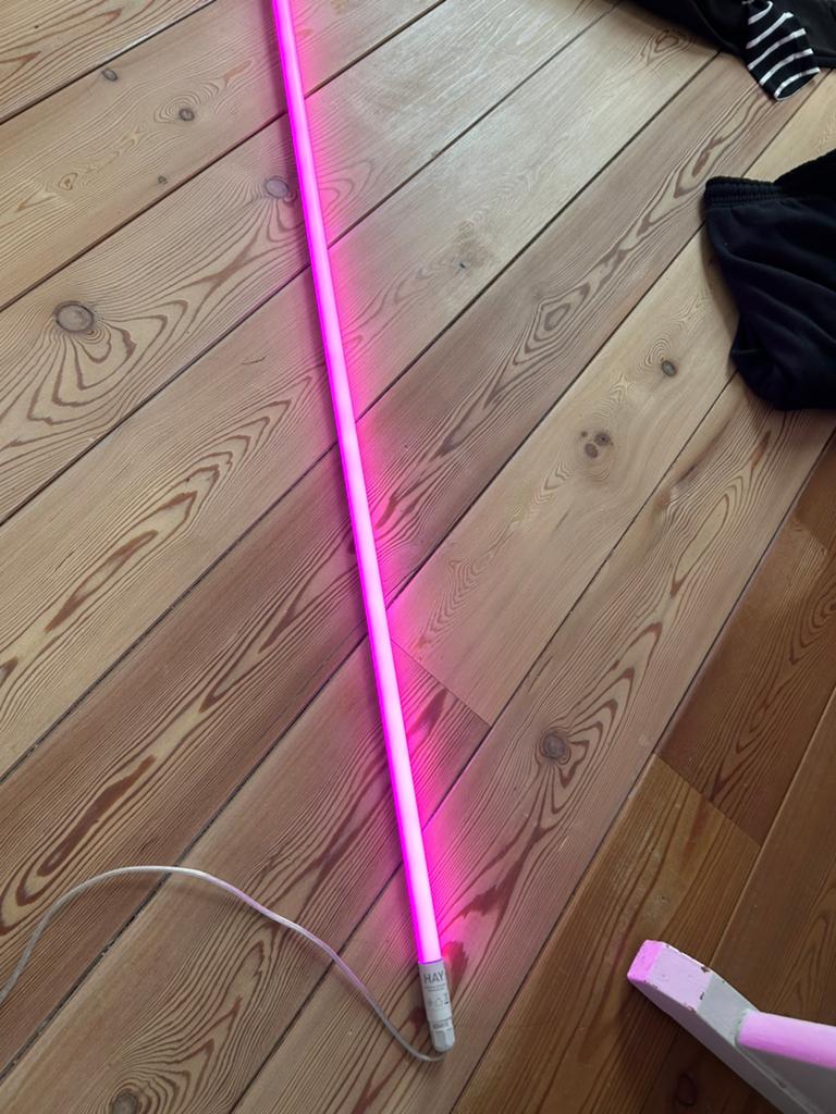 Hay led tube roze zgan, Ophalen, Zo goed als nieuw, Modern