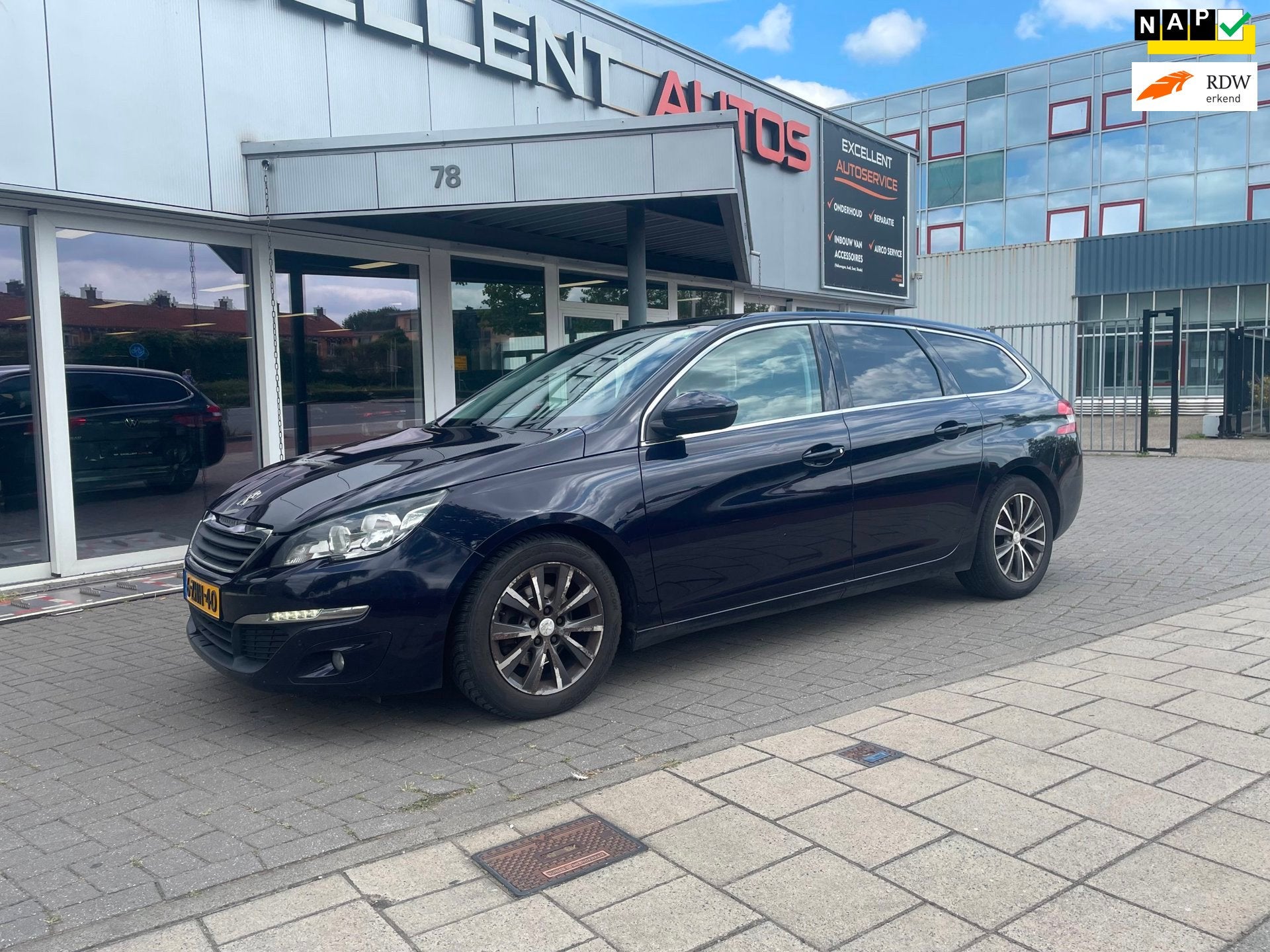 Peugeot 308 SW 1.6 BlueHDI Blue Lease Limited-Panorama dak, Auto's, Peugeot, Voorwielaandrijving, Stof, Gebruikt, 4 cilinders