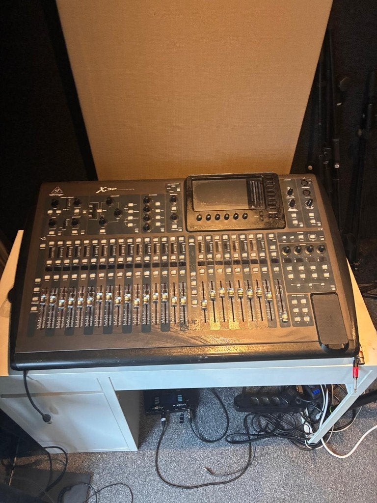Behringer X32 mengtafel + Gator transporttas + beschermkap, Ophalen, Zo goed als nieuw, 20 kanalen of meer