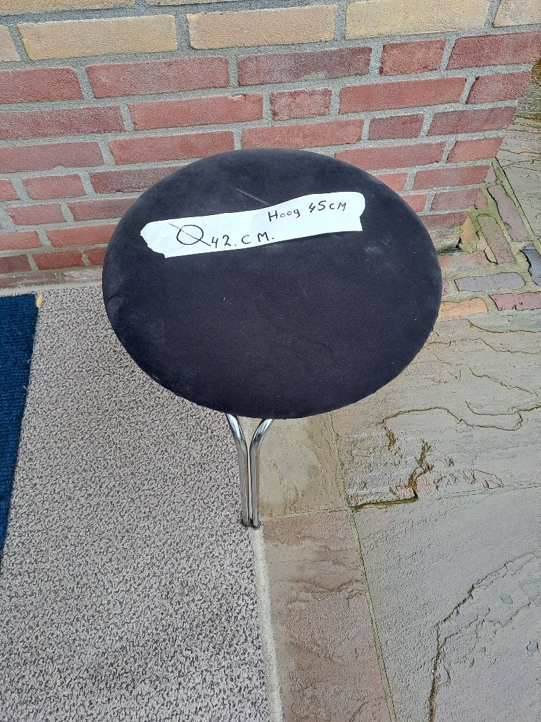te koop een mooi krukje  met vloerse  zwarte   bekleding, Huis en Inrichting, Krukjes, Ophalen of Verzenden, Nieuw, Hout