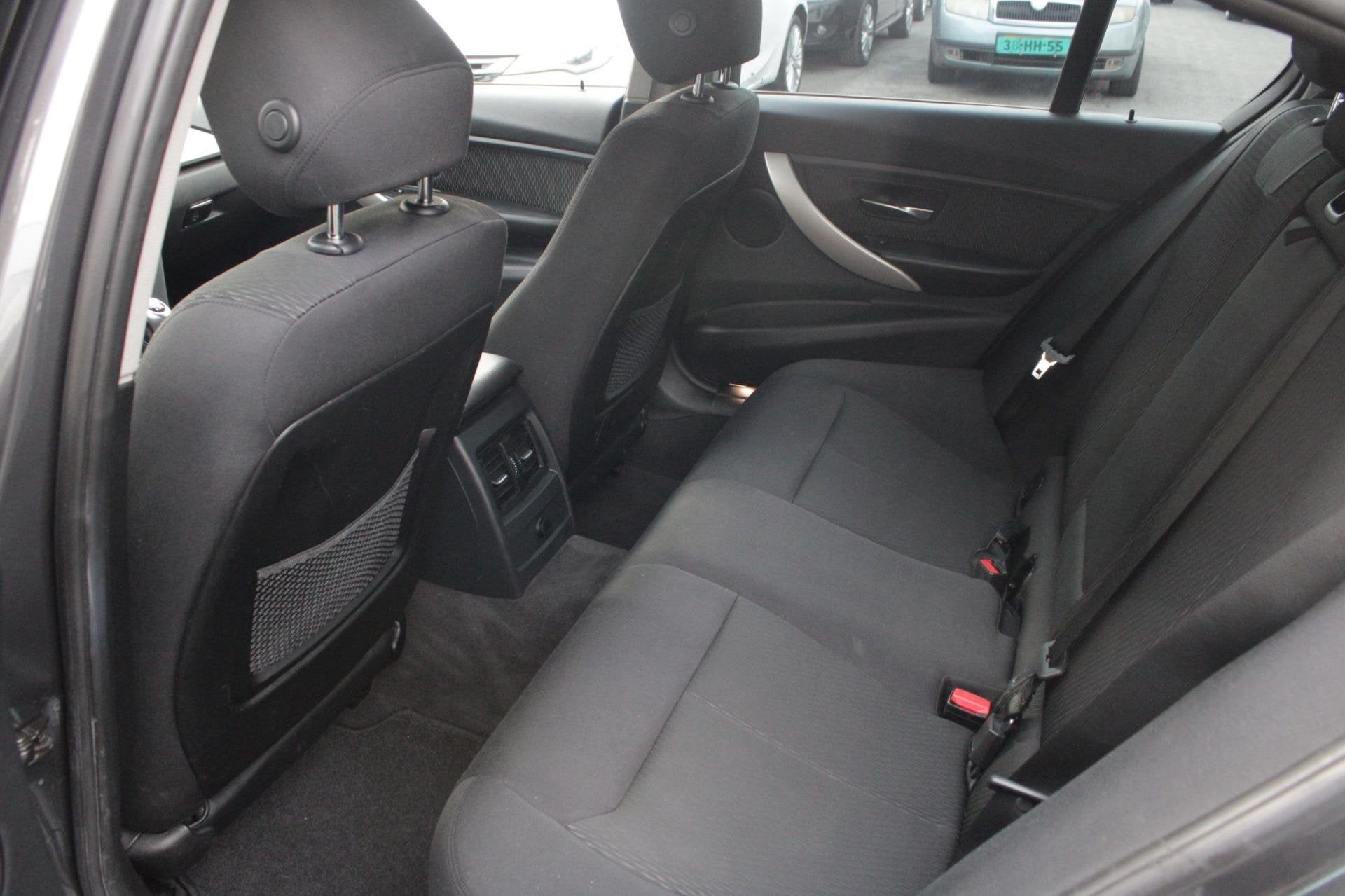 Foto 19 van BMW 3-serie 316i High Executive | Airco | Navi |Elec ramen |