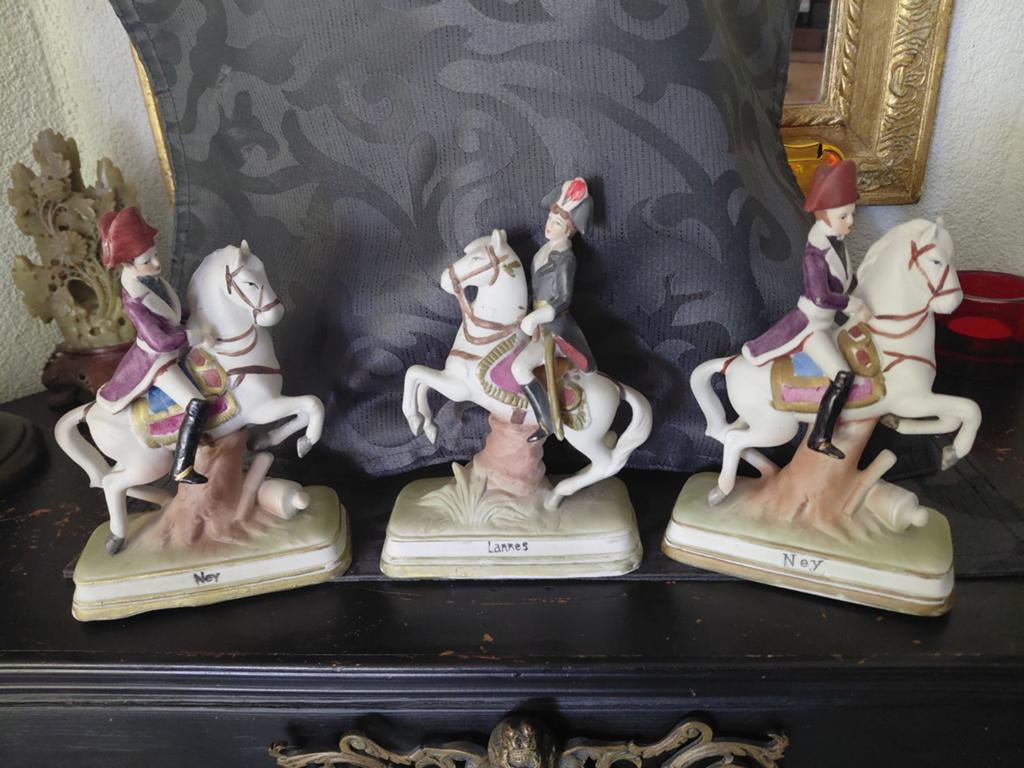 twee Bisquit Porseleinen Beeldjes leger Napoleon, Antiek en Kunst, Ophalen of Verzenden
