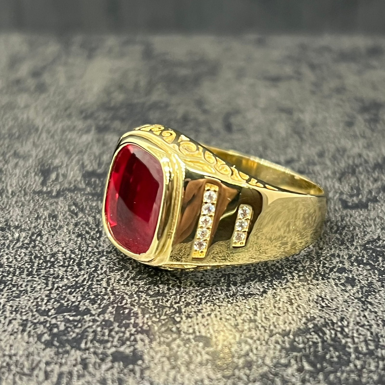 14k gouden ring heren robijn rood steen, 20 of groter, Ophalen of Verzenden, Zo goed als nieuw, Dame