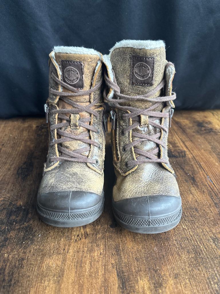 Palladium kinderboots maat 27 - Bruin met teddy voering, Ophalen of Verzenden, Zo goed als nieuw, Jongen of Meisje, Laarzen