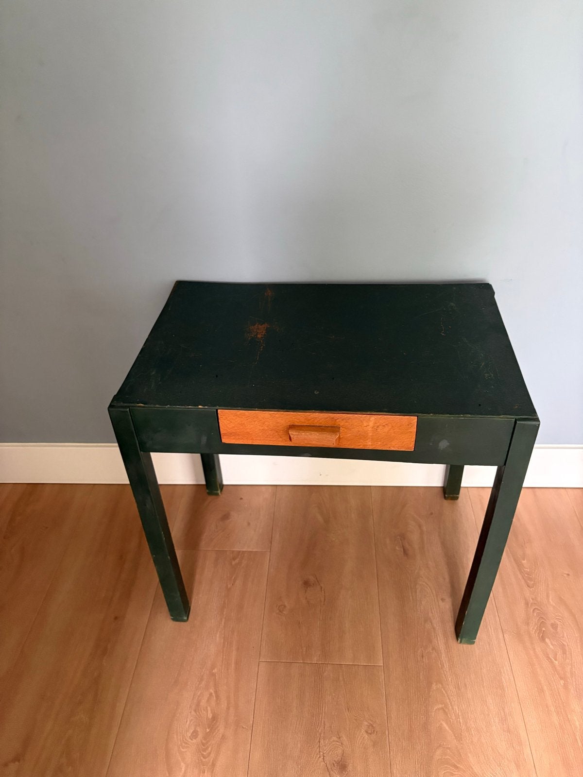 Groen geschilderd kinderbureau met lade, Ophalen, Groen, Gebruikt, Kinderbureau