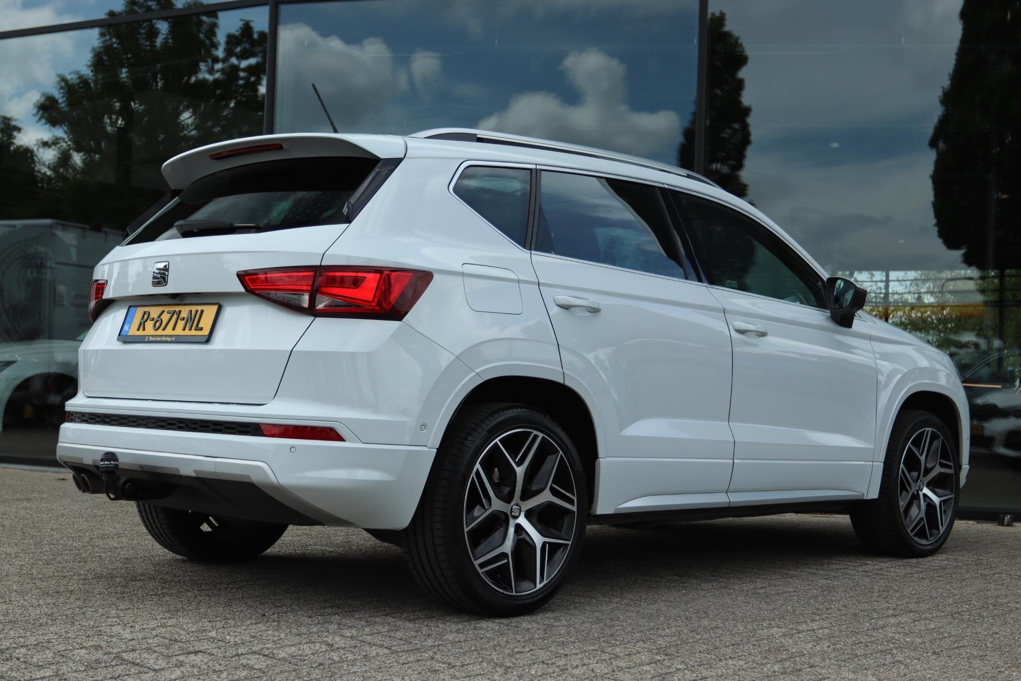 SEAT ATECA 2.0 ECOTSI FR 4DRIVE AUT. | PANO | CARPLAY | 360, Auto's, Automaat, Gebruikt, Euro 6, Wit