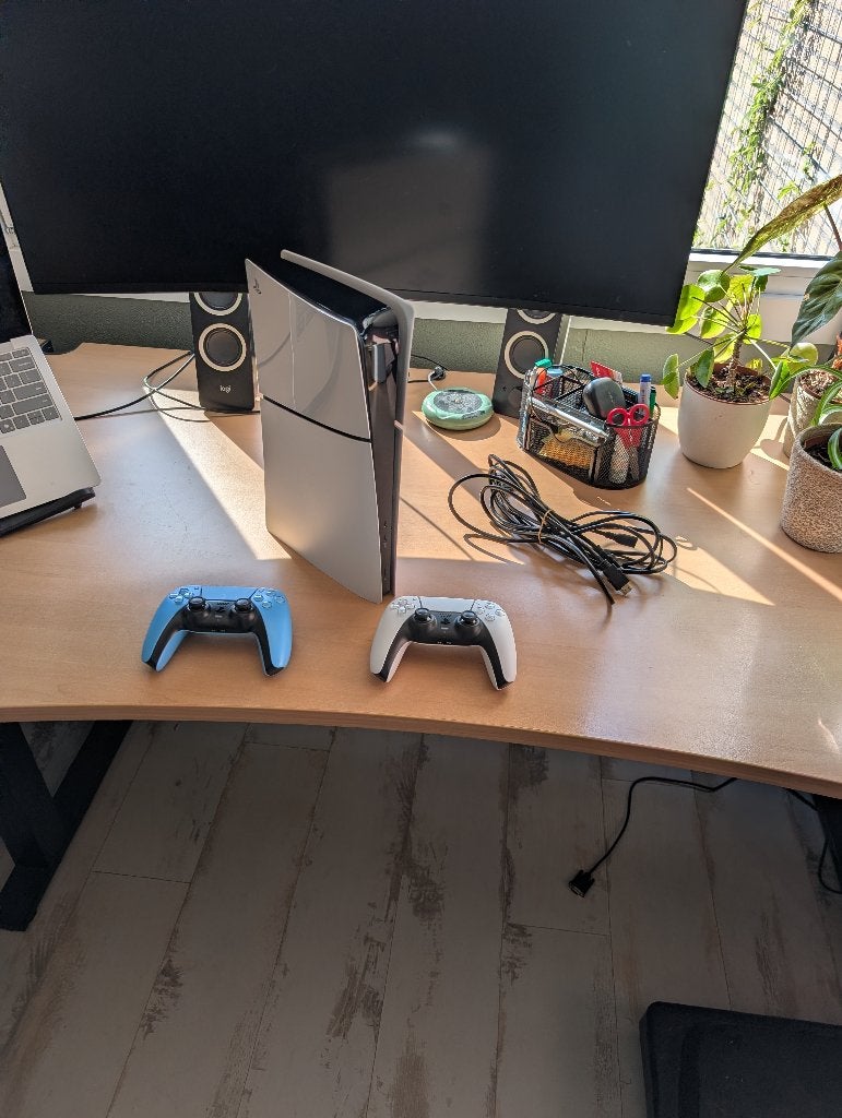 PlayStation 5 Slim 825 GB + 2 Controllers, Spelcomputers en Games, Ophalen, Gebruikt, Playstation 5 Digital