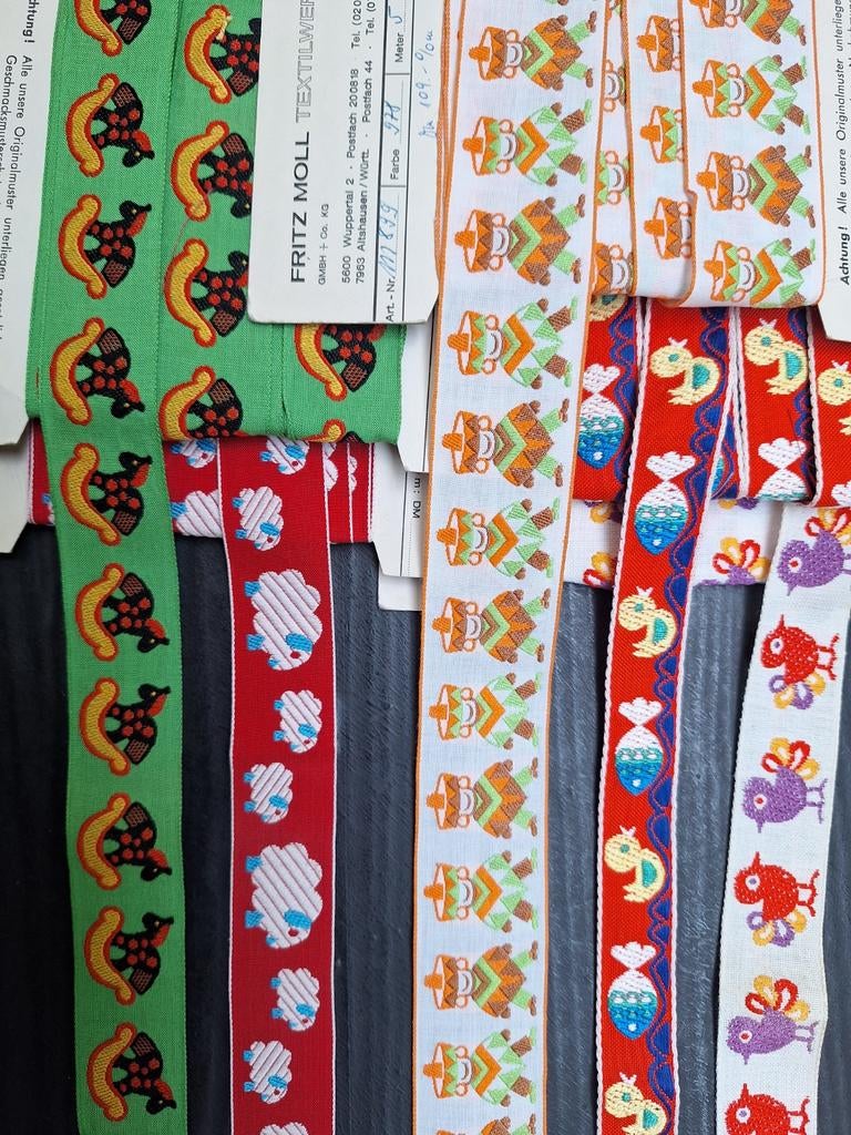 5 vintage kaarten met kinderen folklore sierband, Ophalen of Verzenden, Nieuw, Lint, Band of Elastiek