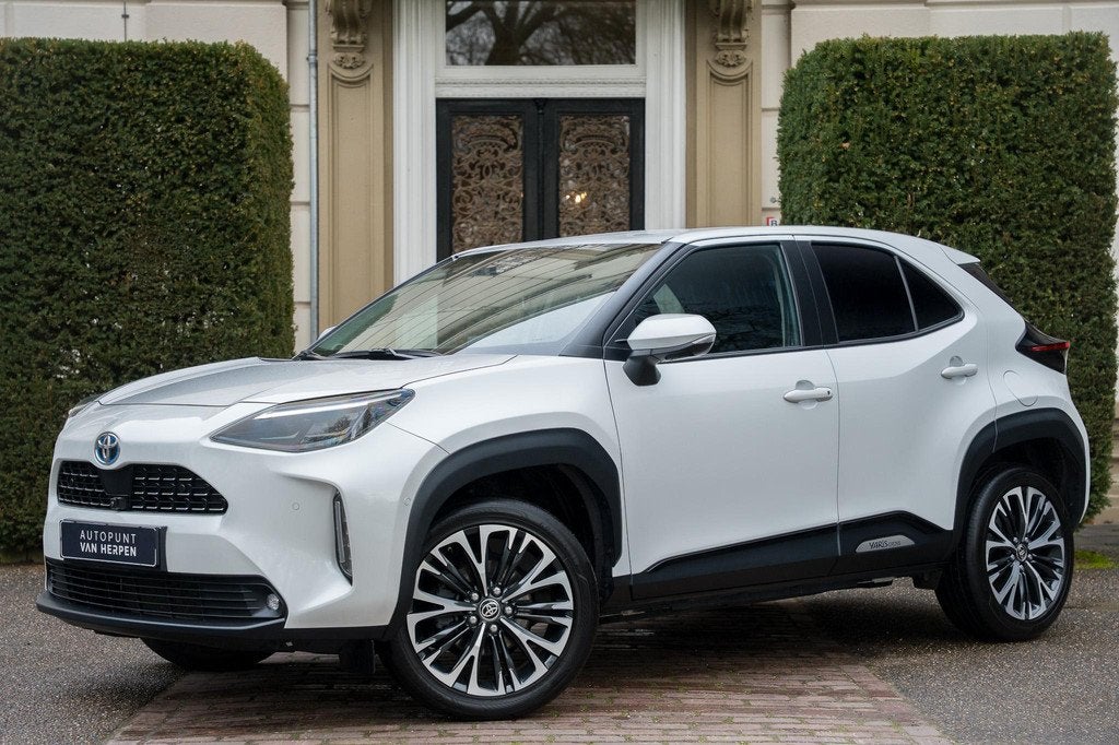 Toyota Yaris Cross 1.5 Hybrid Dynamic 360 CAM | HALF LEDER |