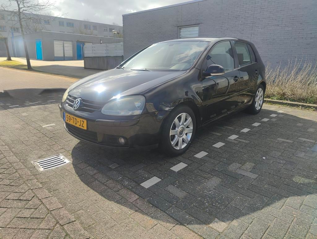 Volkswagen Golf 2.0 FSI 110KW 5D 2004 Zwart, Voorwielaandrijving, 1254 kg, Stof, 4 cilinders