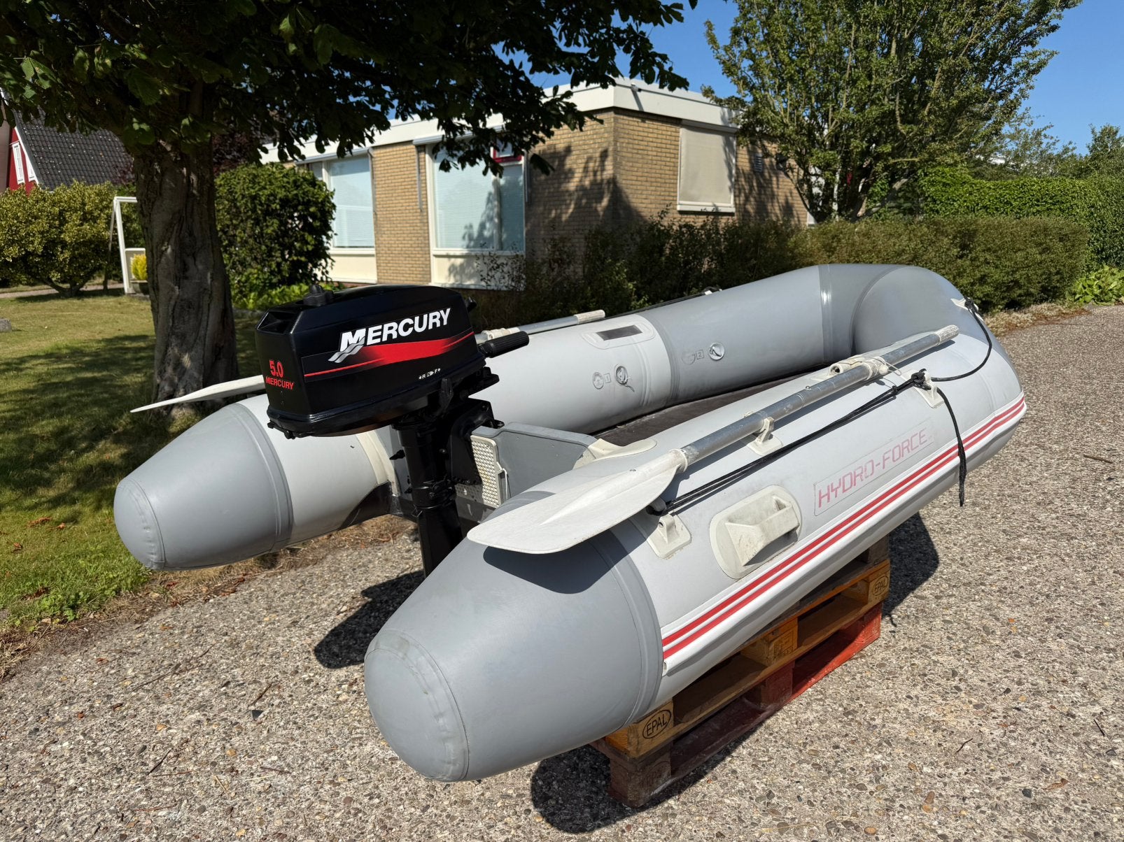 Foto 2 van mercury 5 pk 2 takt met hydro force rubberboot + pomp