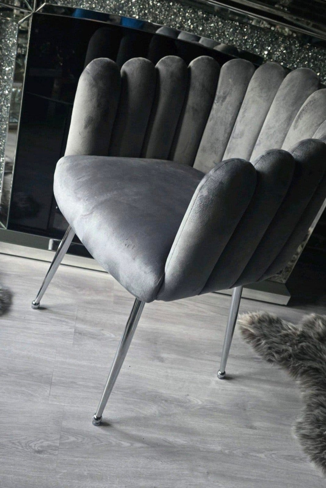 Prachtige grijze fluwelen schelpstoel, zo goed als nieuw. De, Ophalen, Zo goed als nieuw, Vijf, Zes of meer stoelen, Eric kuster