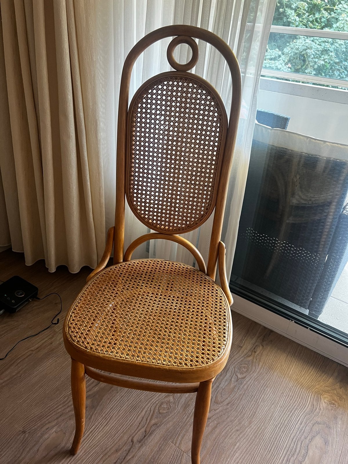 Michael Thonet eetkamertafel met 4 stoelen, Ophalen