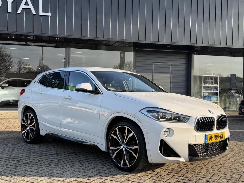 BMW X2 sDrive20i High Executive AUTOMAAT | LEDER | DODEHOEK, Auto's, 1998 cc, X2, 1435 kg, Wit