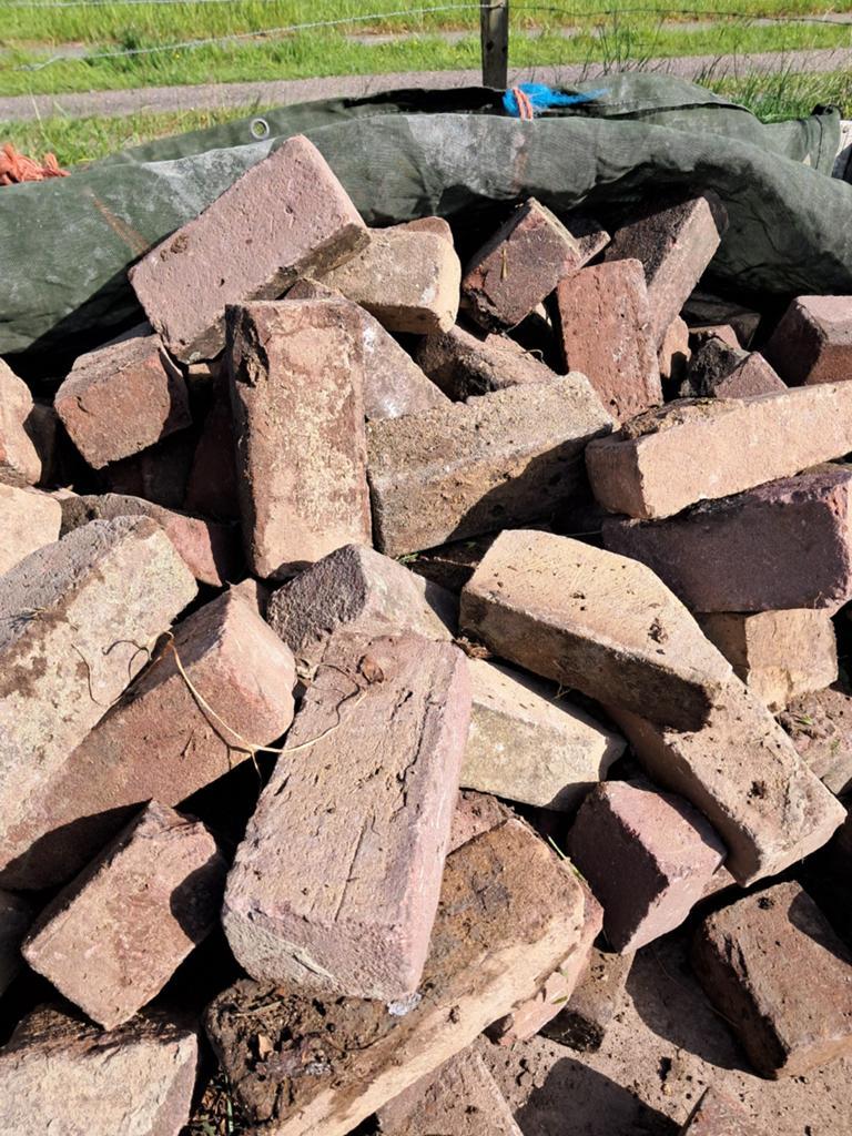 Dikformaat bakstenen - half, heel, rest en stukken, Ophalen of Verzenden, Gebruikt, Bakstenen