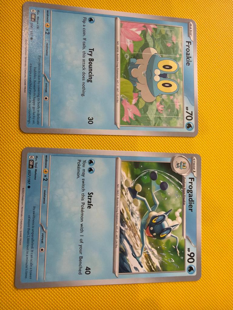 Pokémon kaarten: Froakie en Frogadier (2 kaarten), Ophalen of Verzenden, Zo goed als nieuw, Meerdere kaarten