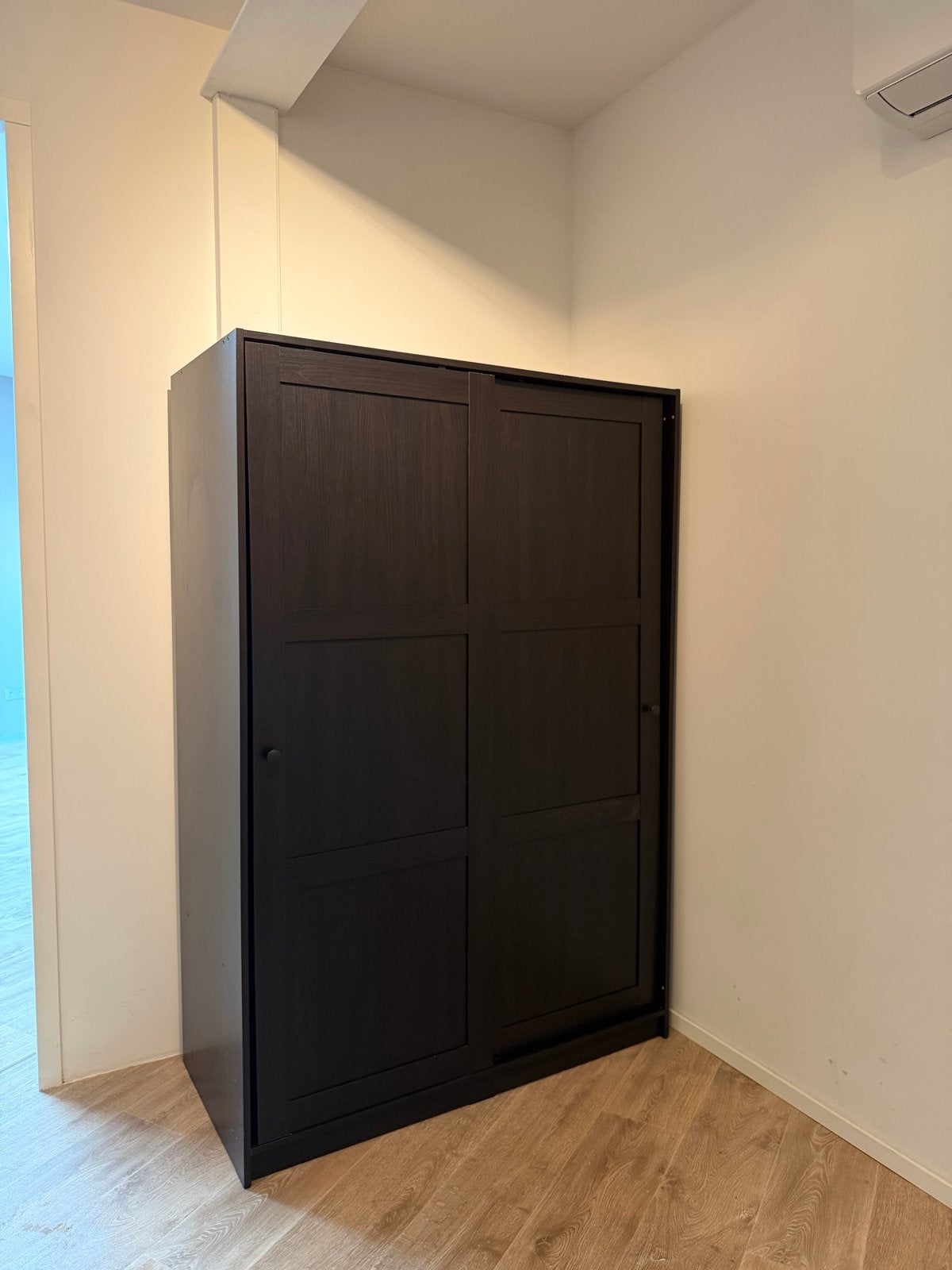 IKEA Rakkestad kledingkast met schuifdeuren, zwartbruin, Huis en Inrichting, Gebruikt, 100 tot 150 cm, Ophalen of Verzenden, 150 tot 200 cm
