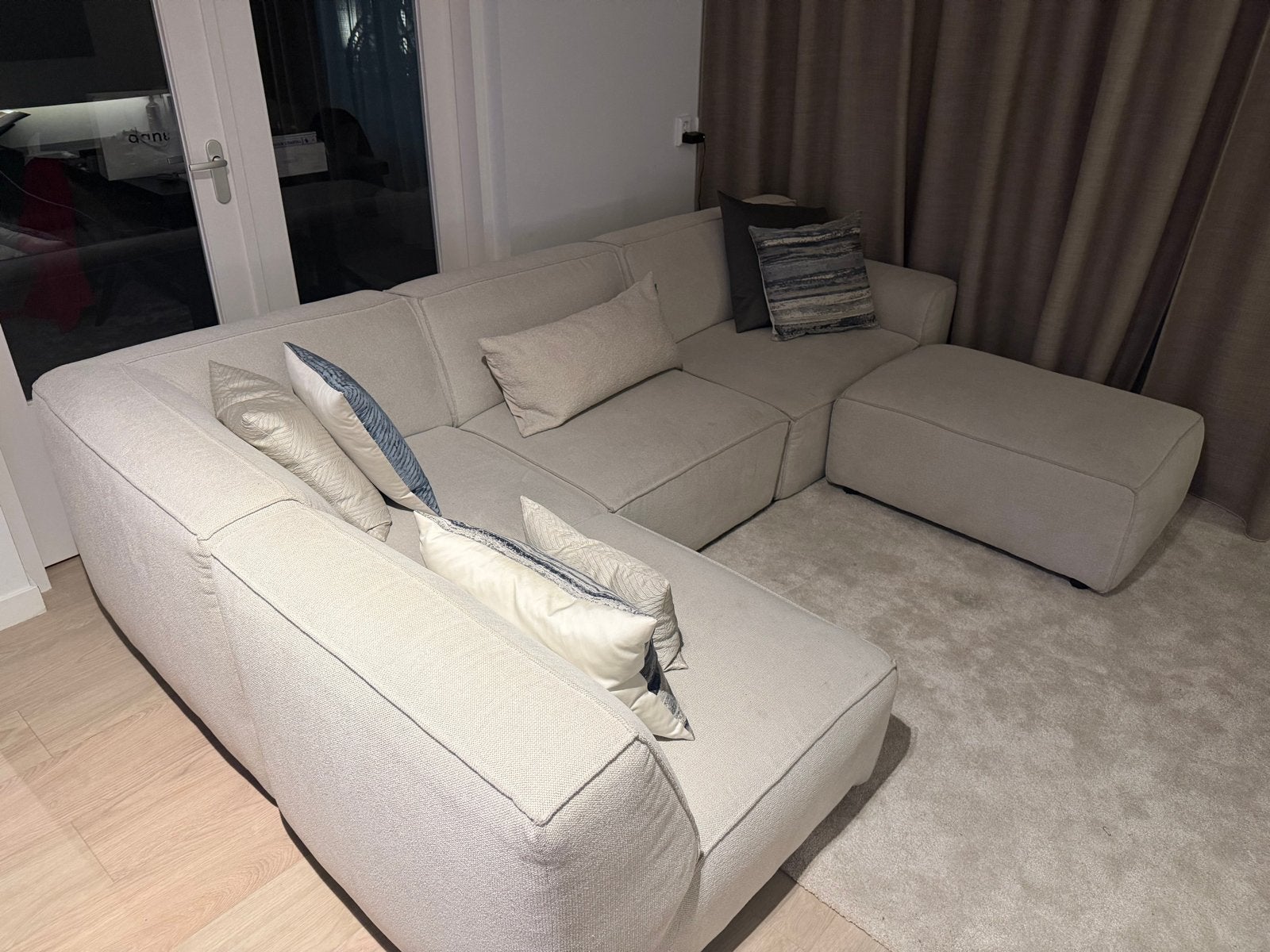 Beige Hoekbank - Ruime en Comfortabele Bank, 250 tot 300 cm, Gebruikt, Hoekbank, Ophalen of Verzenden