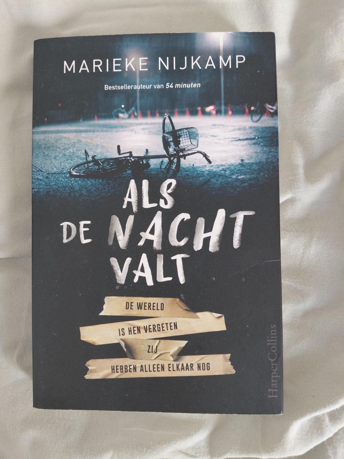 Als de Nacht Valt - Marieke Nijkamp, Ophalen of Verzenden, Zo goed als nieuw, Marieke nijkamp