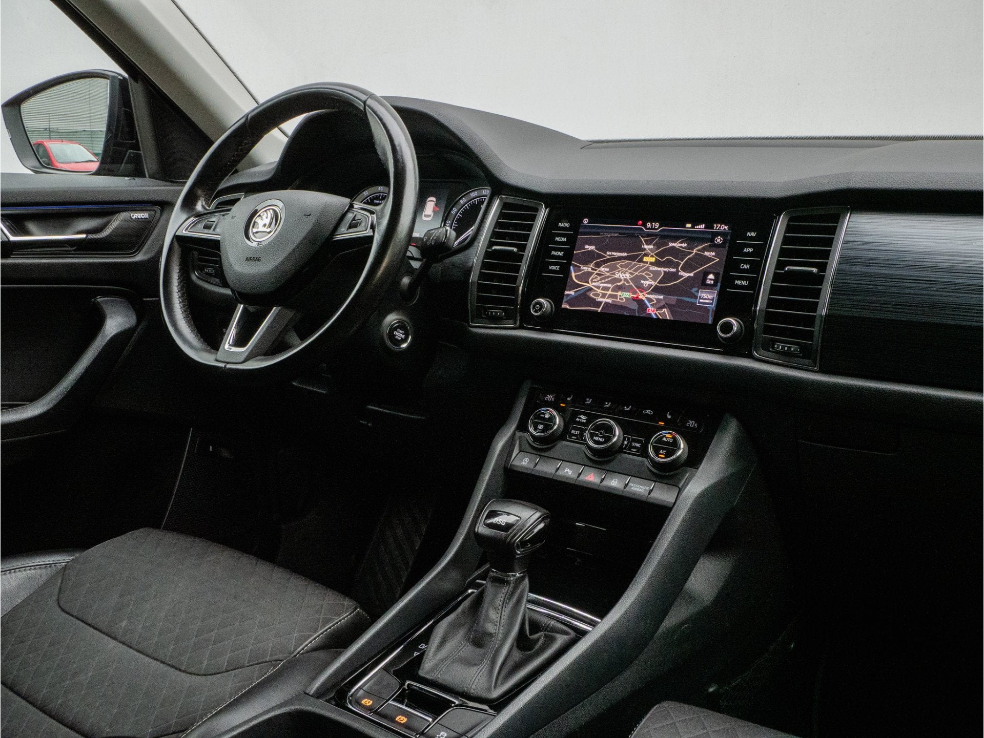 Skoda Kodiaq 1.5 TSI 150pk Aut. Limited Business Edition Tre, Auto's, 4 cilinders, Zwart, Origineel Nederlands, Bedrijf