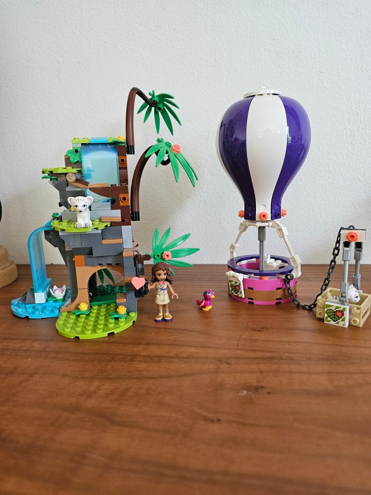 Lego Friends Luchtballon & Boomhut Reddingsbasis, Ophalen of Verzenden, Gebruikt