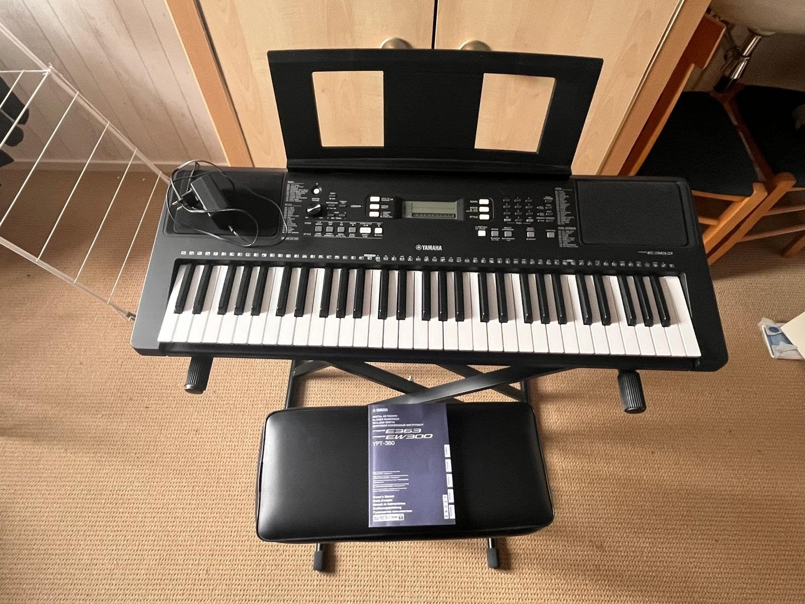 Yamaha PSR-E363 Keyboard met standaard en krukje, Ophalen, 61 toetsen, Yamaha, Aanslaggevoelig