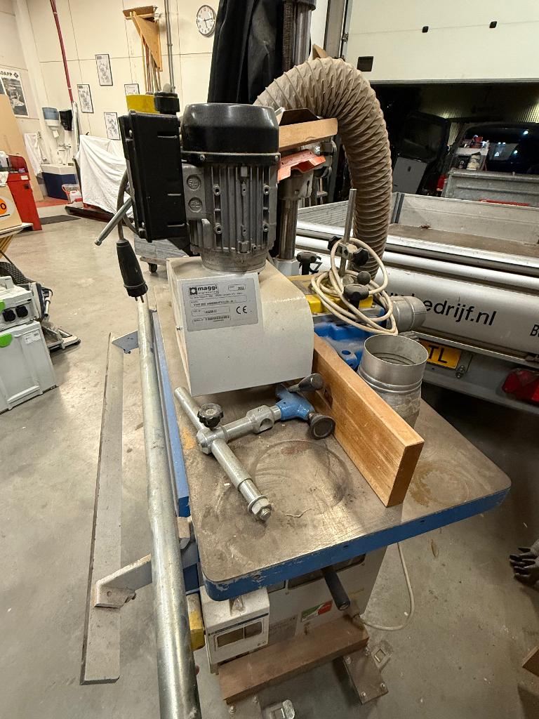 Azzurra tafel Freesmachine met aanvoerapparaat op onderstel, Doe-het-zelf en Verbouw, Gereedschap | Freesmachines, Ophalen, Zo goed als nieuw