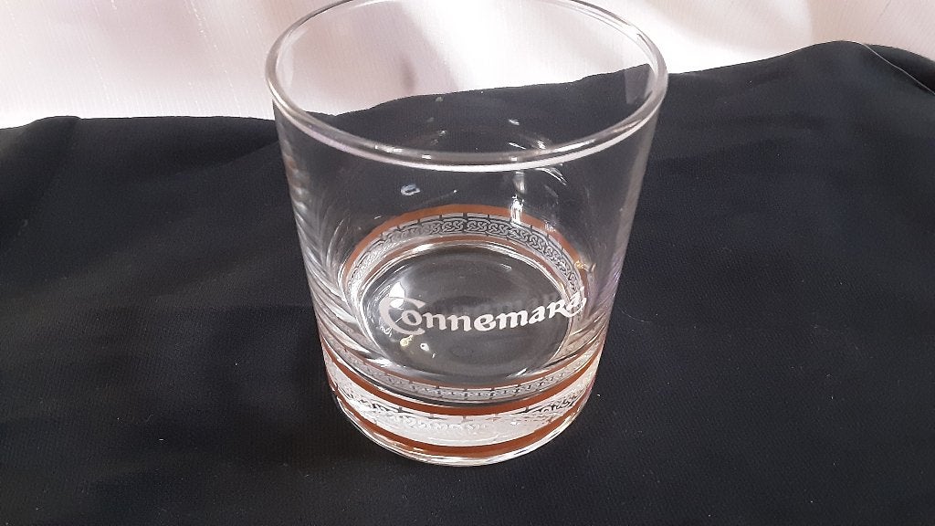 CONNEMARA glas met twee strepen, Verzamelen, Glas en Borrelglaasjes, Ophalen of Verzenden, Zo goed als nieuw, Borrel- of Shotglas