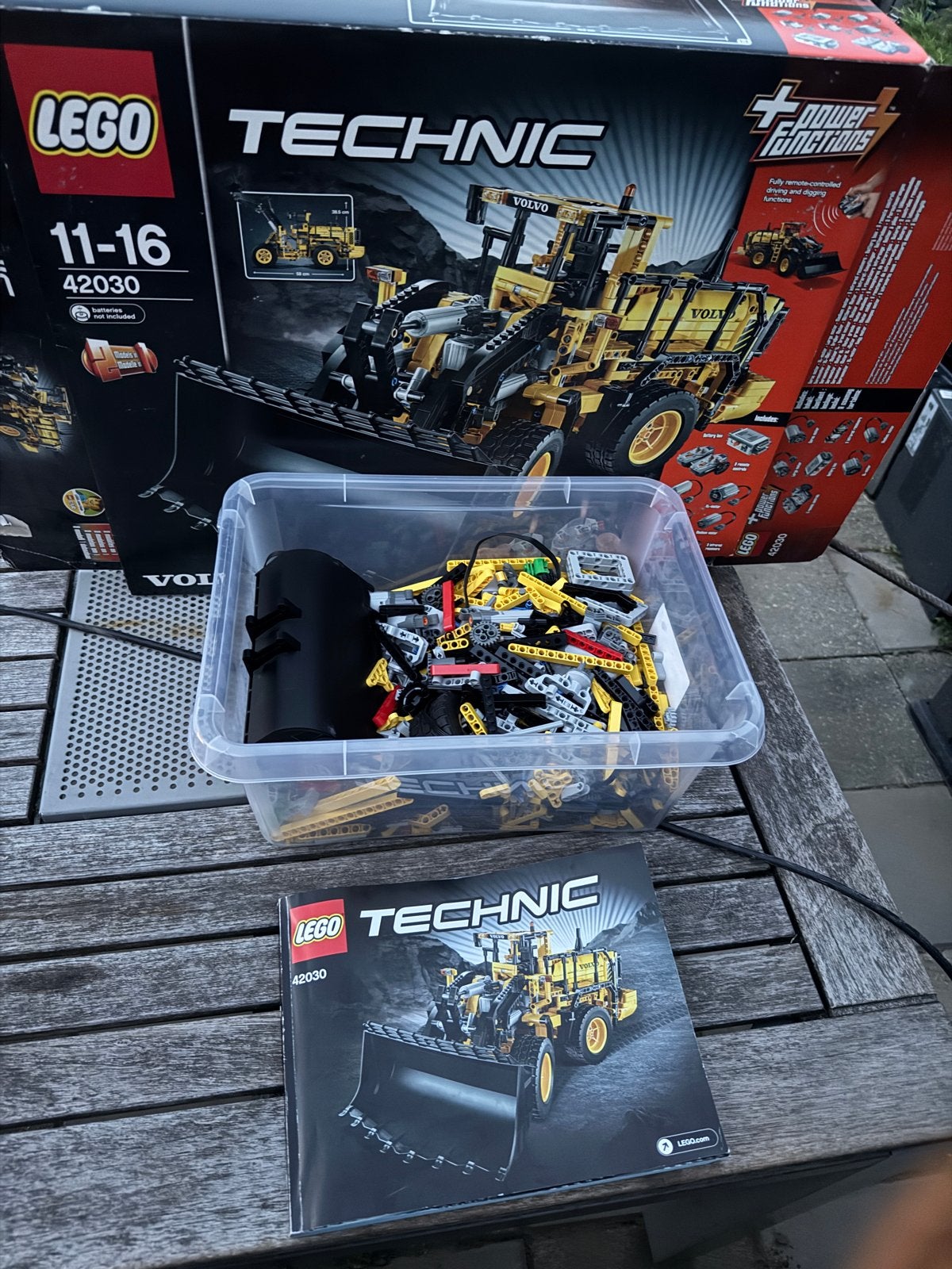 LEGO Technic 42030 Volvo L350F Wiellader met afstandsbedieni, Compleet, Lego, Ophalen of Verzenden, Zo goed als nieuw