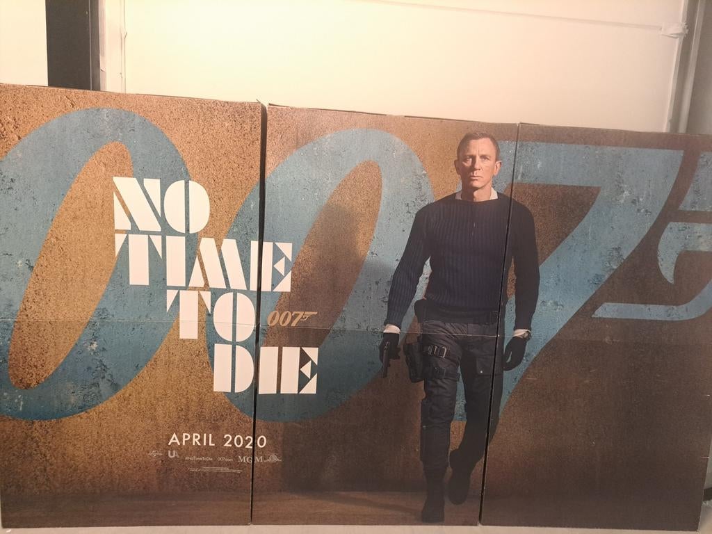 James Bond (bioscoop-aankondiging), Eén persoon