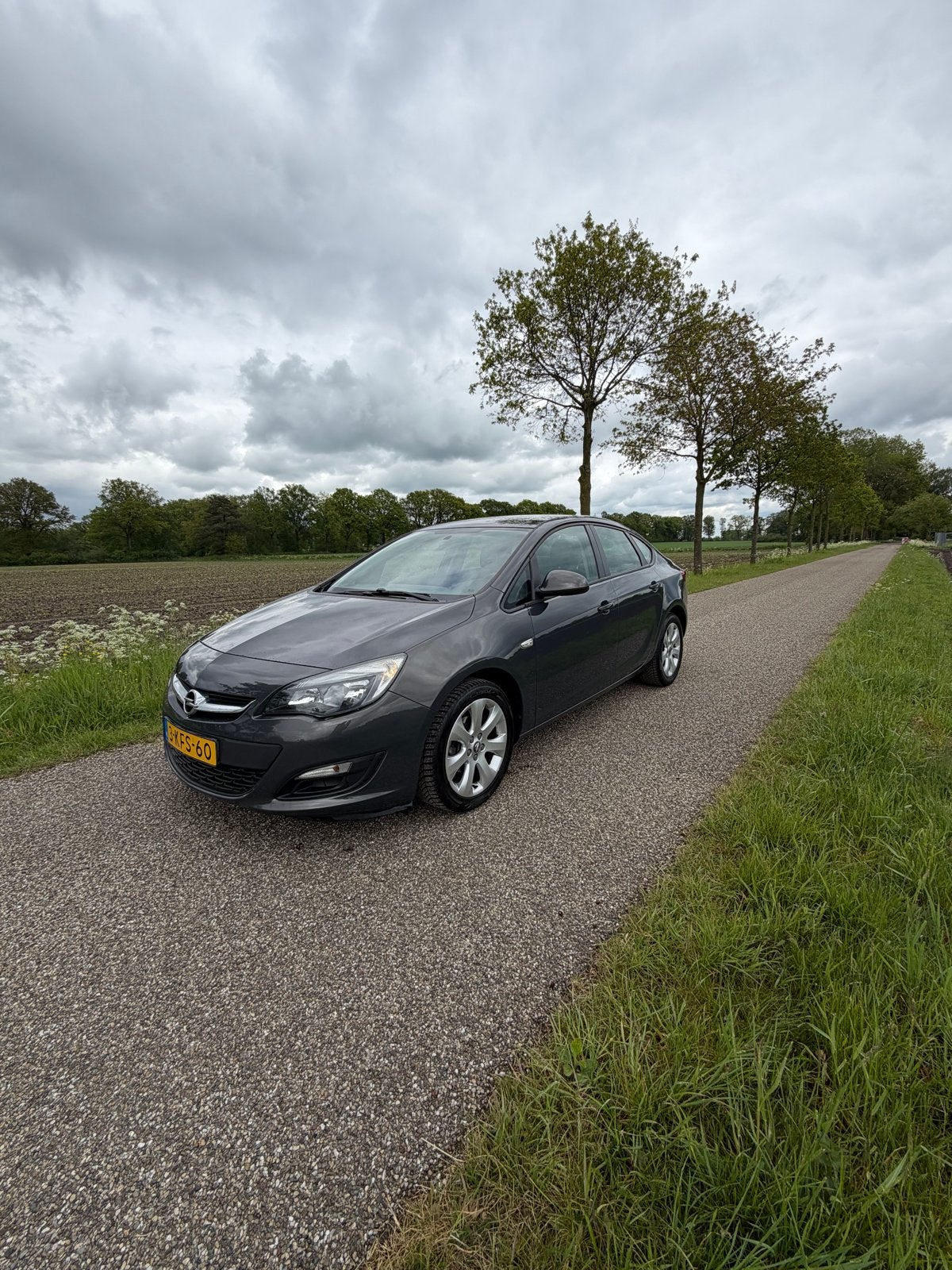 Opel Astra 1.4 Turbo Ecotec 103KW 4-D 2013 Grijs, Auto's, Opel, Voorwielaandrijving, 1250 kg, 4 cilinders, 700 kg