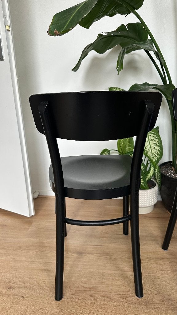 Stoel IKEA zwart hout, Huis en Inrichting, Stoelen, Ophalen, Gebruikt, Twee, Zwart
