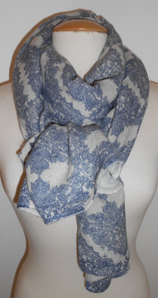 Six sjaal blauw/kit, Kleding | Dames, Mutsen, Sjaals en Handschoenen, Maat 46/48 (XL) of groter, Ophalen of Verzenden, Sjaal, Six