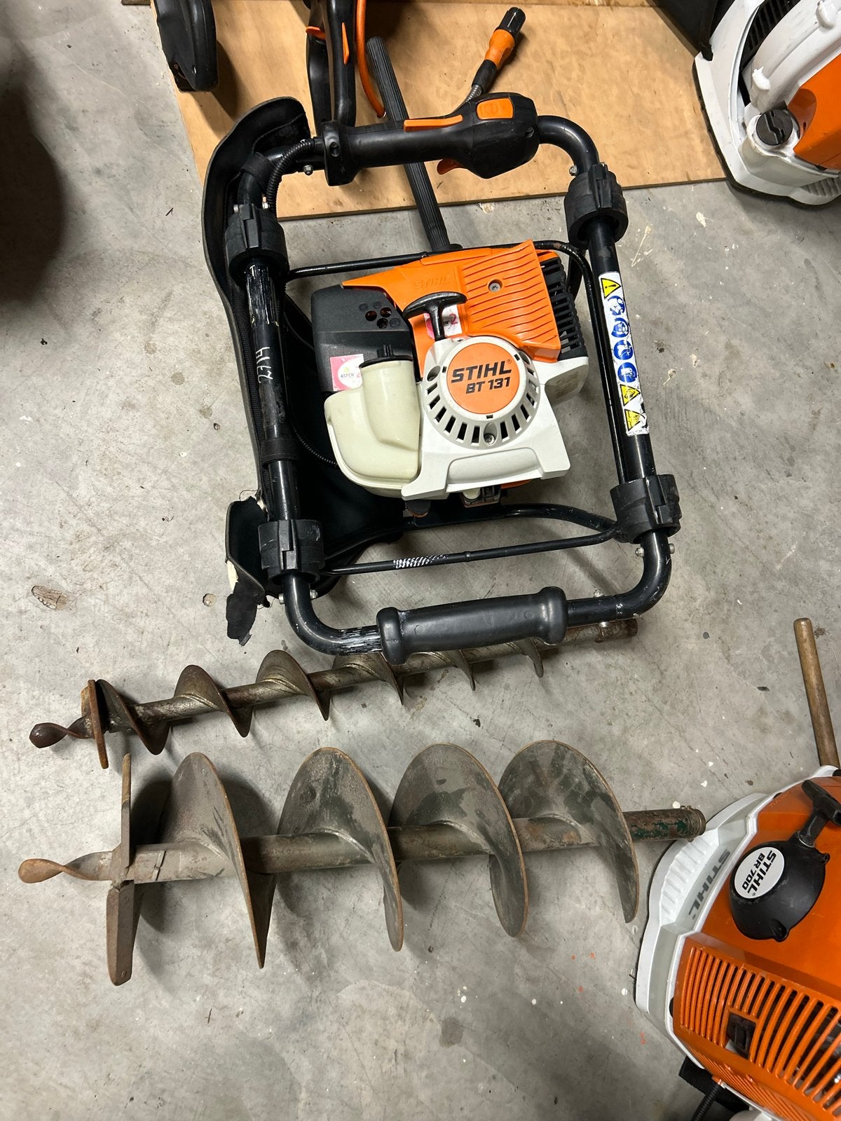 Stihl BT 131 Grondboor met 2 boren, Ophalen of Verzenden