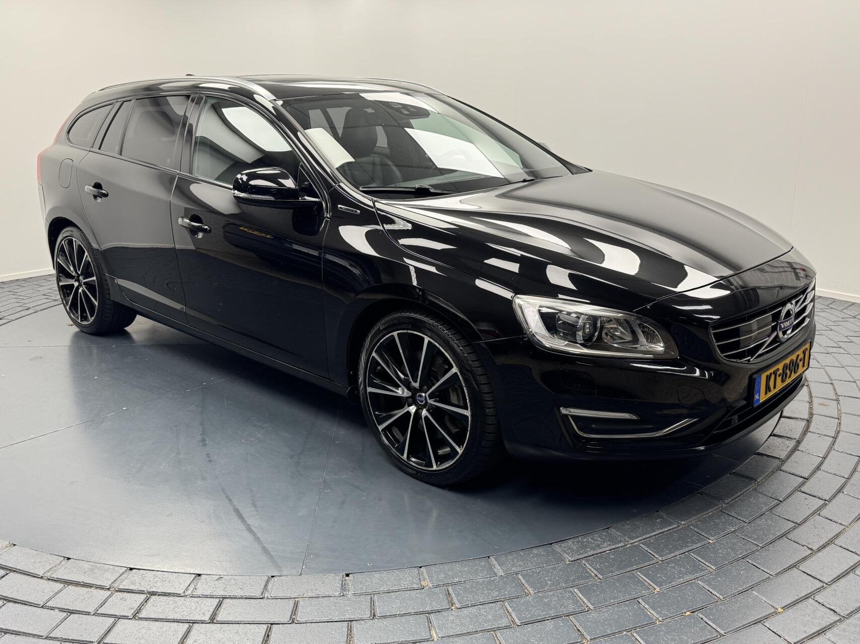 Volvo V60 2.4 D5 Plug-In Hybrid Polestar Automaat-Trekhaak-P, Auto's, Automaat, 228 pk, Met garantie (alle), Zwart