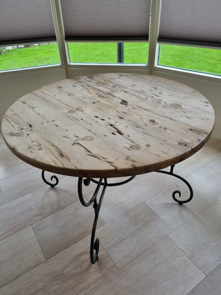 Ronde massief houten tafel met smeedijzeren onderstel 120 cm, Ophalen, Gebruikt, 100 tot 150 cm, 150 tot 200 cm