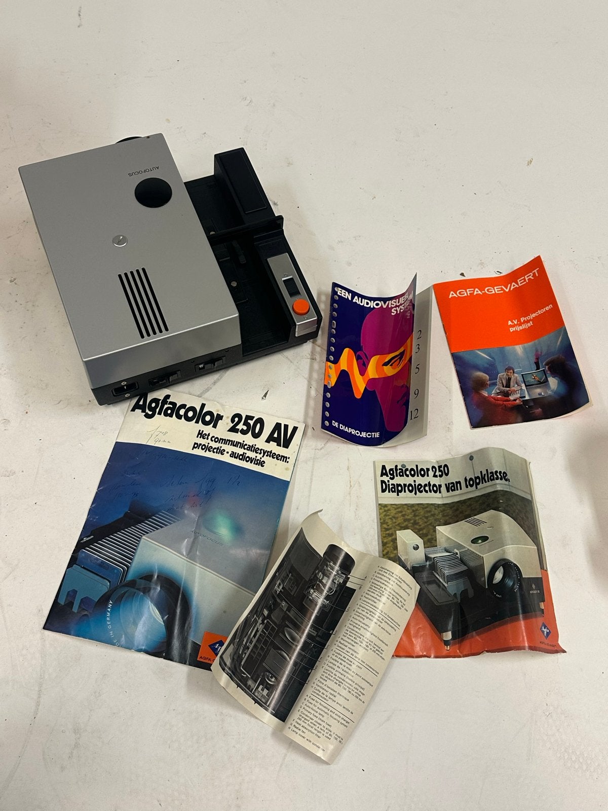 Vintage Agfacolor 250 AV Diaprojector met originele doos, Audio, Tv en Foto, Diaprojectors, Ophalen, Gebruikt