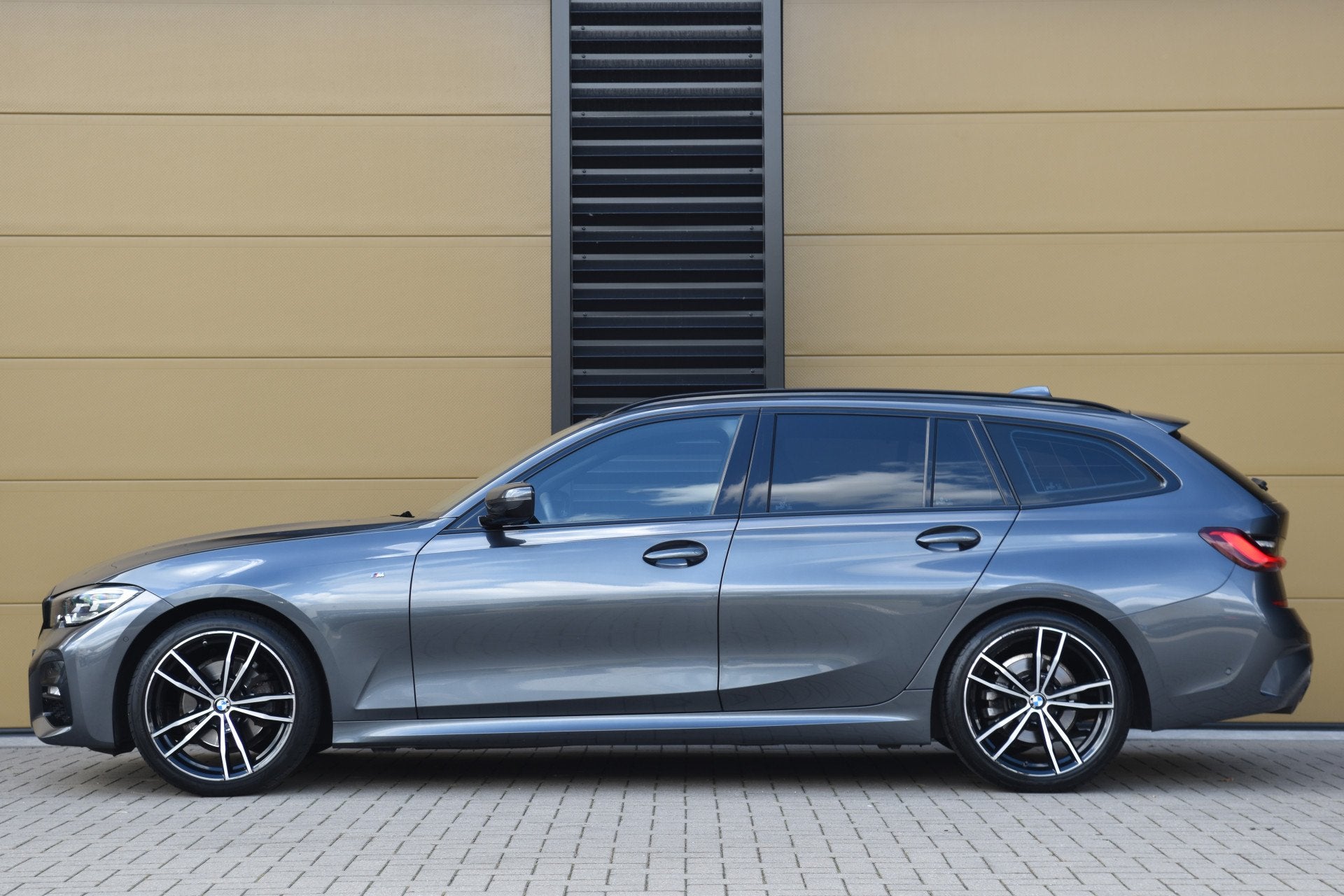 BMW 3 Serie Touring 320i High Executive * M-Sport * M-Sporto, Auto's, BMW, Automaat, 1998 cc, Achterwielaandrijving, Gebruikt
