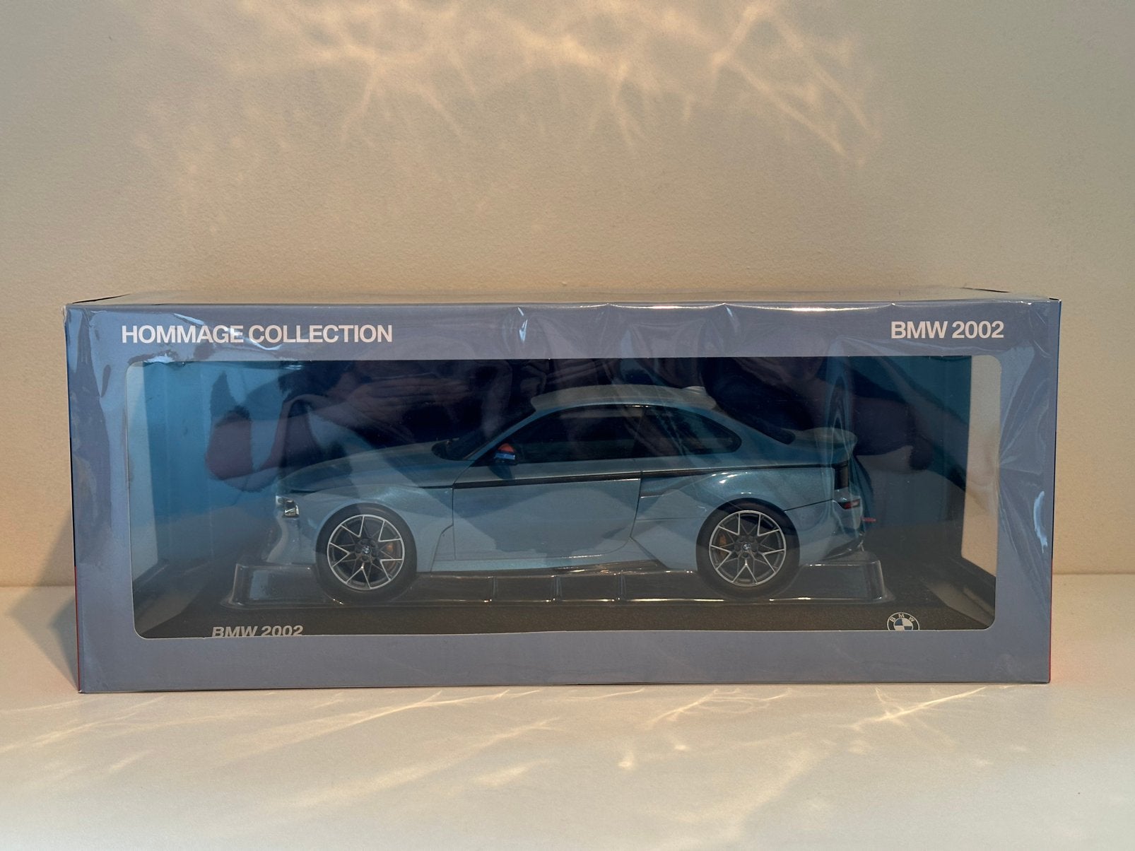 BMW 2002 Hommage | Norev Dealer | schaal 1:18 | Nieuw!, Hobby en Vrije tijd, Modelauto's | 1:18, Ophalen of Verzenden, Nieuw, Norev