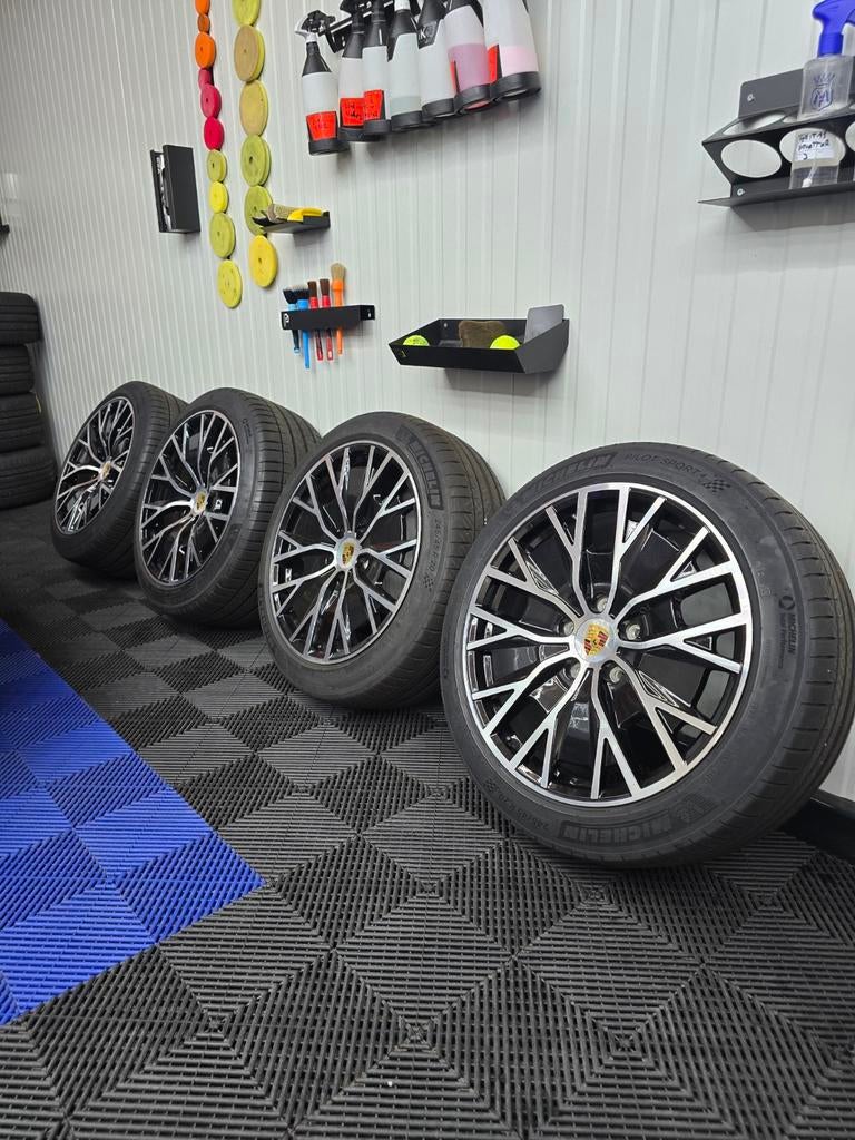 Originele Porsche Taycan 20 inch velgen met Michelin banden, Auto-onderdelen, Banden en Velgen, Ophalen, Gebruikt, 265 mm, Banden en Velgen