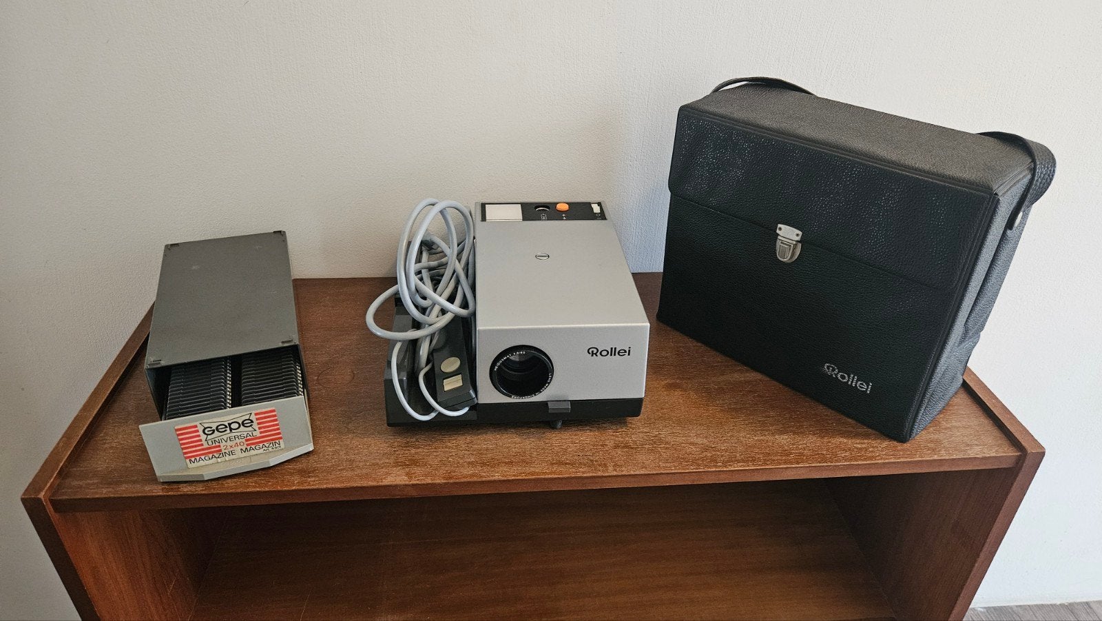 Rollei P350A diaprojector + scherm + tafel, Ophalen, Met scherm