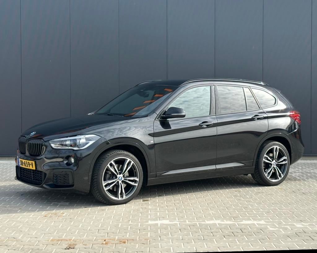 BMW X1 M-sport 20i 192PK AUT | M-pakket | leder | camera, 1998 cc, 1800 kg, Zwart, Particulier