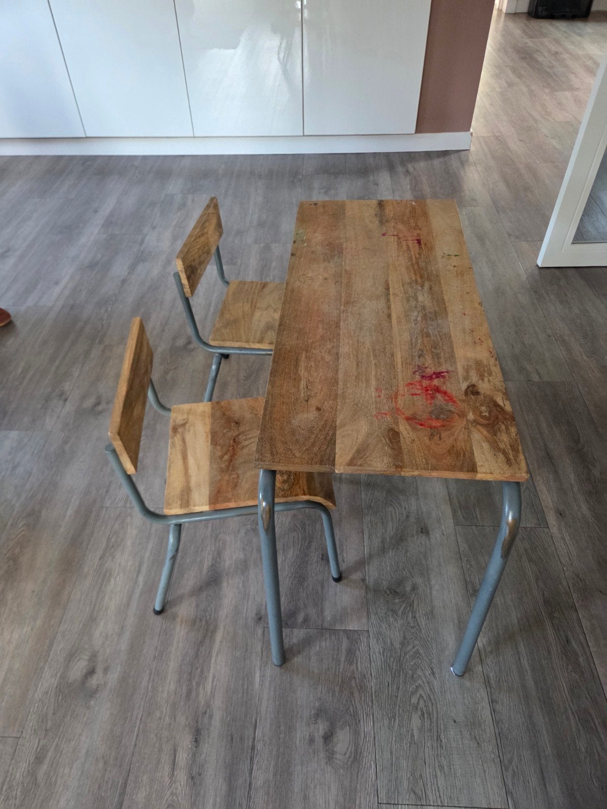 Kinderbureau met twee stoelen - Gebruikt, Ophalen, Gebruikt, Tafel(s) en Stoel(en)