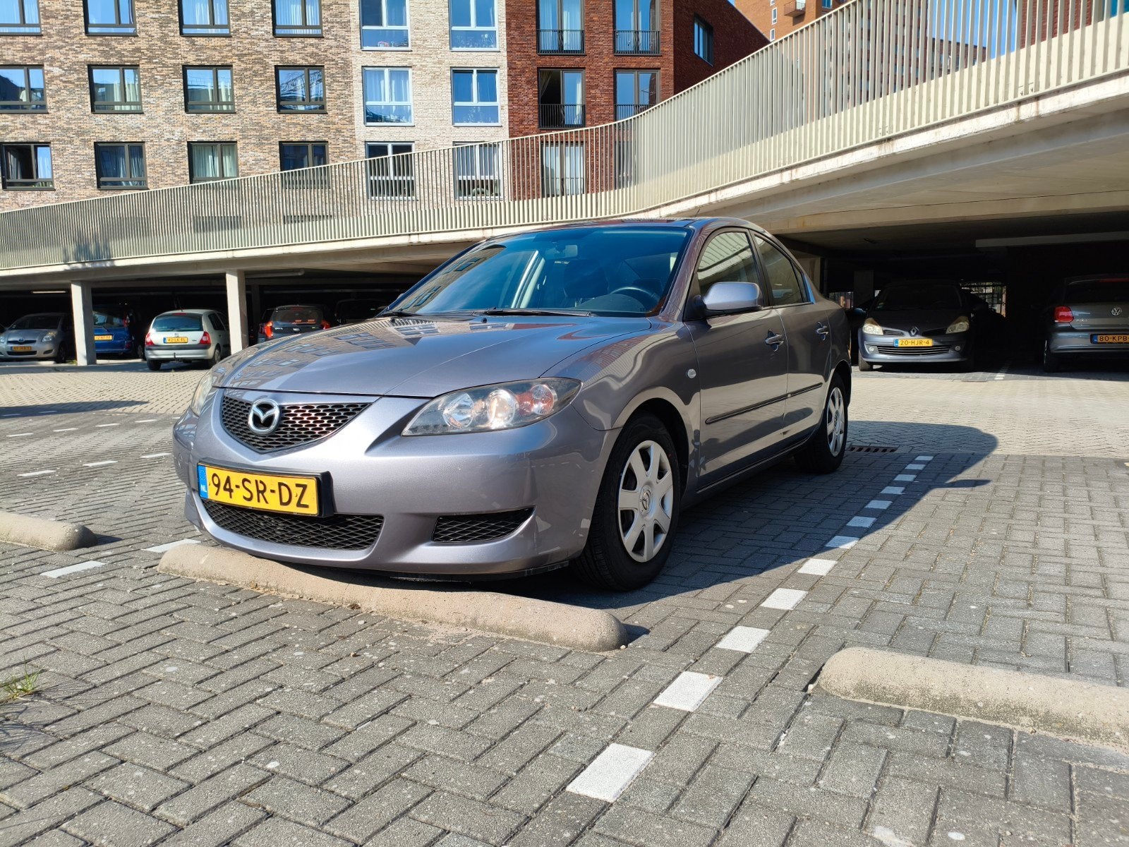 Mazda 3 1.6 Sedan 2006 Airco, Auto's, Mazda, Zwart, 4 cilinders, 49 €/maand, 1200 kg