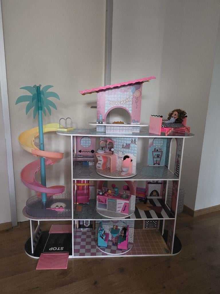 LOL Surprise Speelhuis met meubels en accessoires, Ophalen, Zo goed als nieuw, Poppenhuis